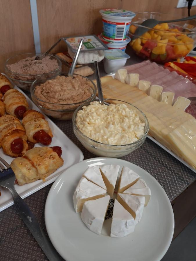 Penzion U Buštíků Sardice Esterno foto